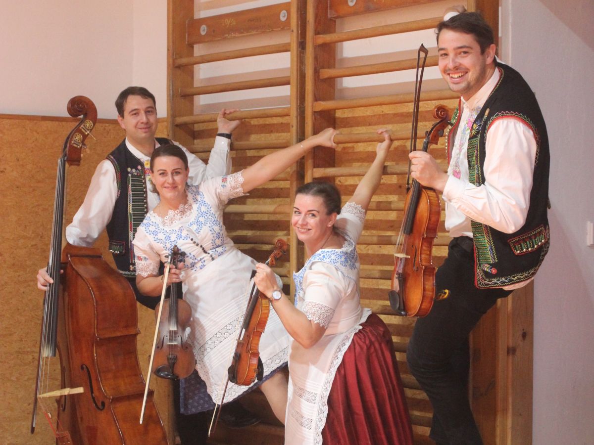 DÁME KROJ! Na naší základní škole folklor žije