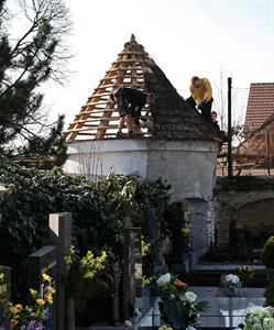 Zahájení opravy střech nárožních kaplí na hřbitově