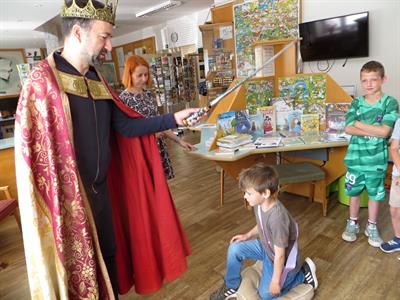 Městská knihovna * Král ocenil snahu prvňáčků nejen ve škole, ale i v knihovně