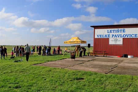 Sport * I. ročník - Kolo Cup & Ultraminifotbal Cup - dětské závody na velkopavlovickém letišti