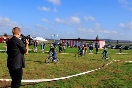 Sport * I. ročník - Kolo Cup & Ultraminifotbal Cup - dětské závody na velkopavlovickém letišti