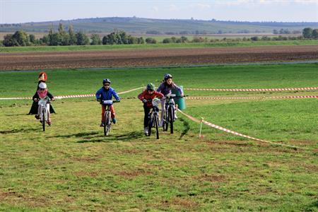 Sport * I. ročník - Kolo Cup & Ultraminifotbal Cup - dětské závody na velkopavlovickém letišti