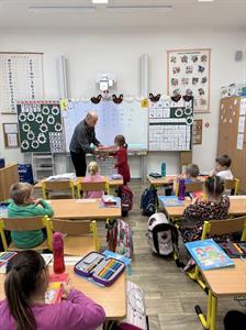 Základní škola * Slavnost SLABIKÁŘE, prvňáčci si přečtou svou první knihu knih