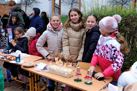 Gymnázium * Vánoční jarmark na kruháči roku 2024