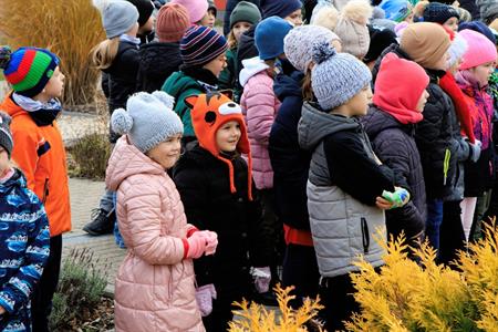 Advent & Vánoce * Zpívání seniorům, děti ze základní školy koledovali s dříve narozenými