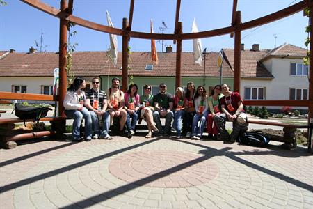 UMĚNÍM POZNÁVÁME SVÉ SOUSEDY * výstupy DUBEN 2011