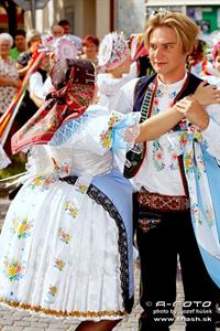 UMĚNÍM POZNÁVÁME SVÉ SOUSEDY * výstupy SRPEN 2011