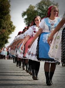 UMĚNÍM POZNÁVÁME SVÉ SOUSEDY * výstupy SRPEN 2011