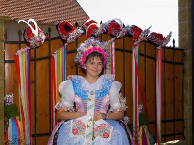 UMĚNÍM POZNÁVÁME SVÉ SOUSEDY * výstupy SRPEN 2011