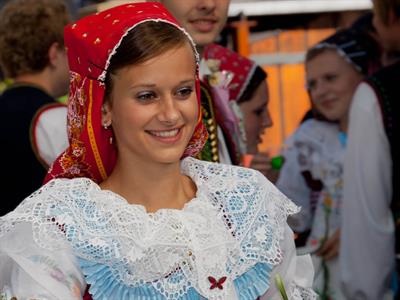 UMĚNÍM POZNÁVÁME SVÉ SOUSEDY * výstupy SRPEN 2011