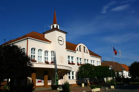 UMĚNÍM POZNÁVÁME SVÉ SOUSEDY * výstupy ZÁŘÍ 2011