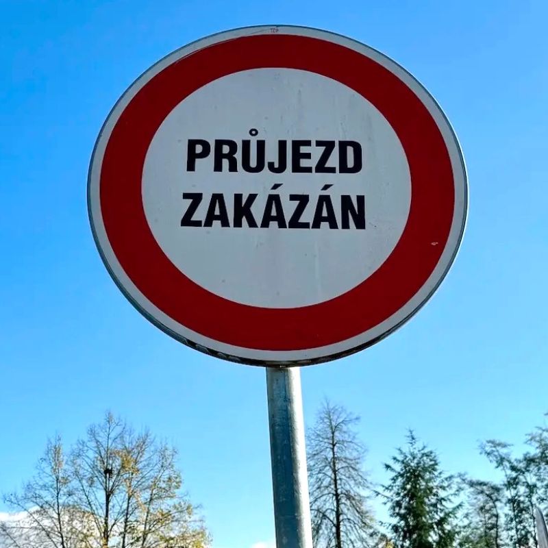 Upozornění na uzavření průchodu v budově ZAF velosport na ulici Hlavní