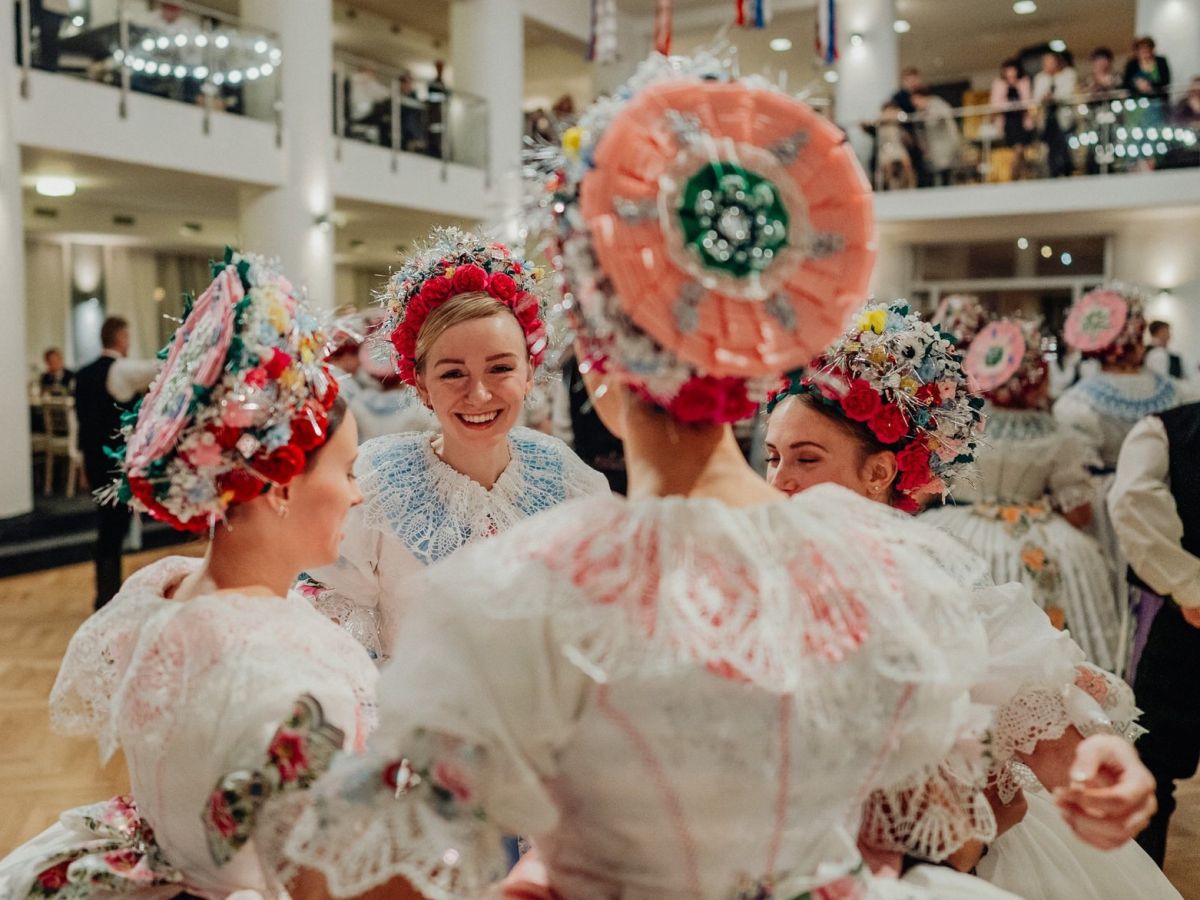 Krojovaný ples roku 2026 ve fotografiích pana Jaromíra Šauera