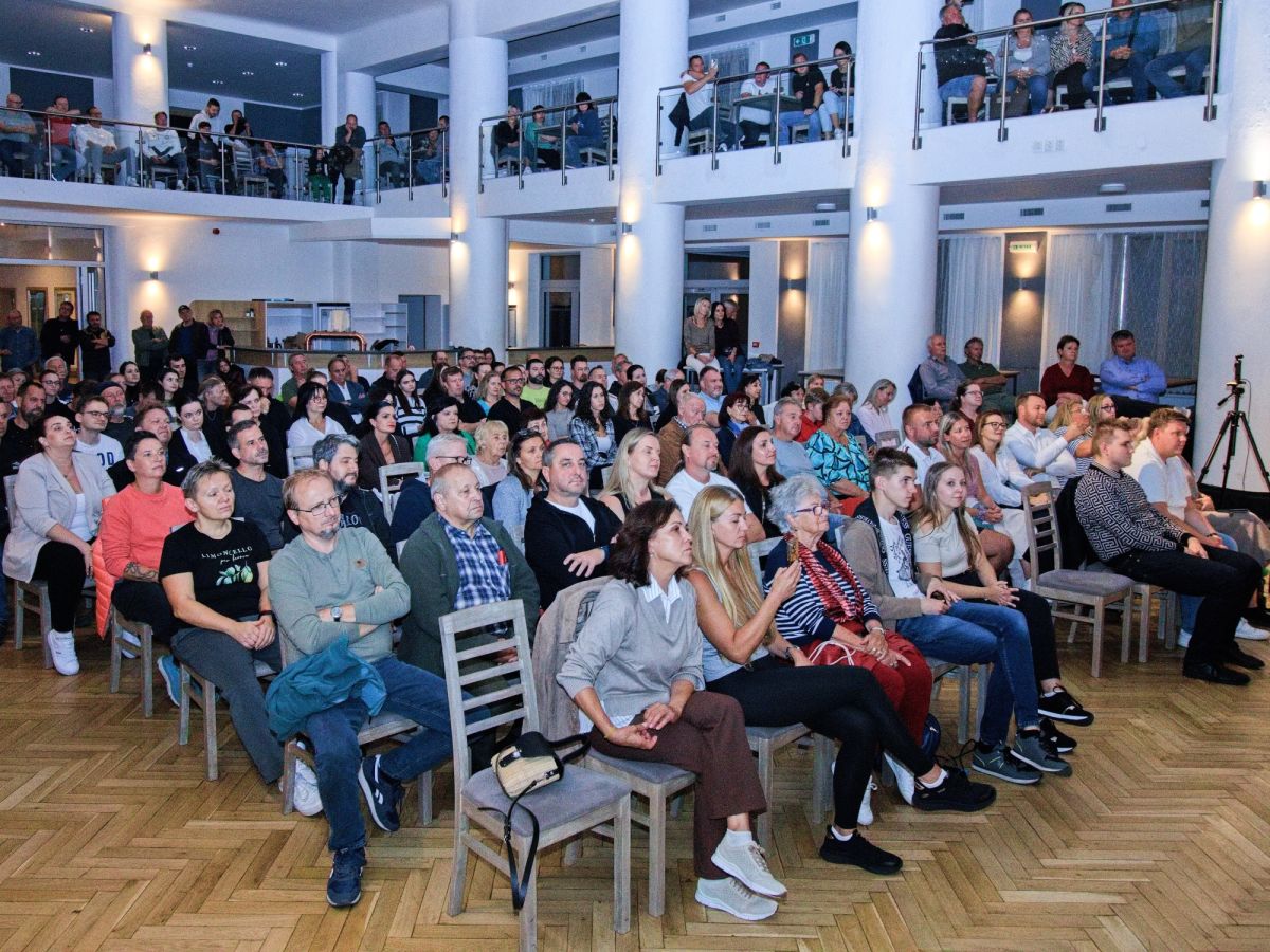 Debata lídrů kandidujících uskupení z Velkých Pavlovic před komunálními volbami roku 2026