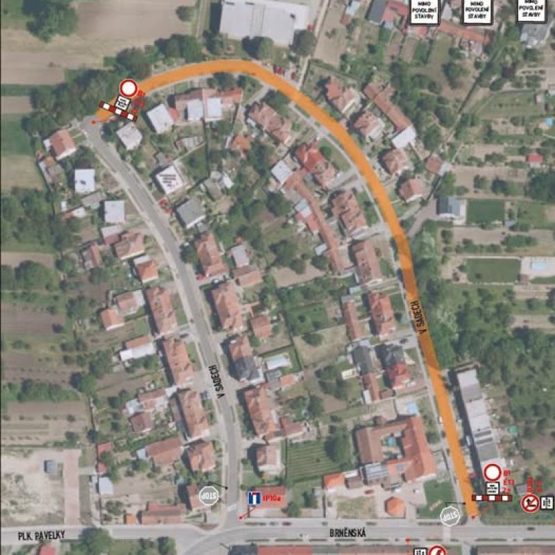 Oprava komunikace v ulici V Sadech přinese dopravní omezení