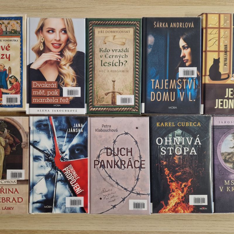 V knihovně najdete Krvavé slzy i Temný úkryt, ale jen na přebalech