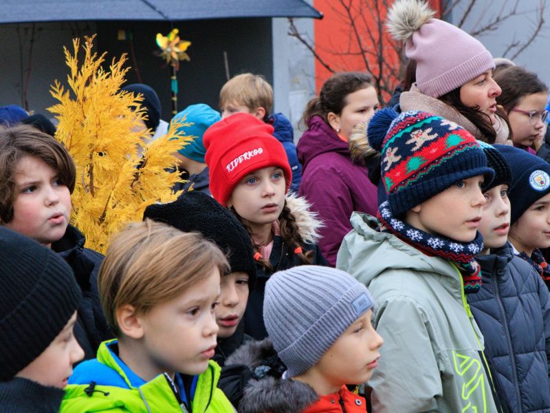 VÁNOČNÍ KOLEDOVÁNÍ aneb DĚTI ZPÍVAJÍ SENIORŮM