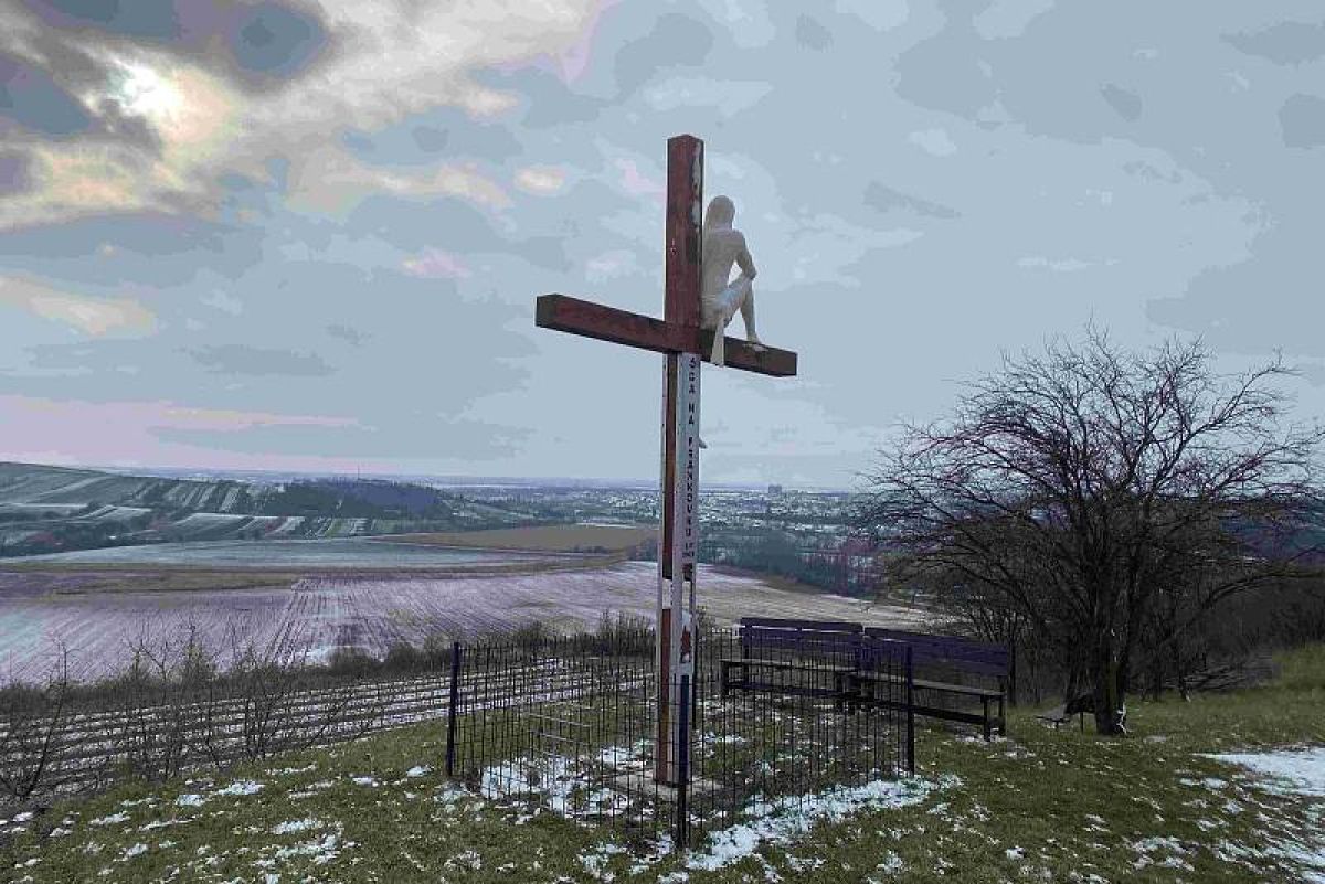 Zmrtvýchvstání v Pavlovicích: Kristus nad městem je zpět, připíjí mu frankovkou