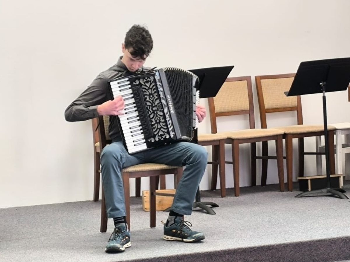 Akordeonista Kilián Barnáš zlatý. Plynule postoupil z okresu na kraj