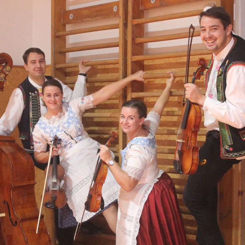 DÁME KROJ! Na naší základní škole folklor žije