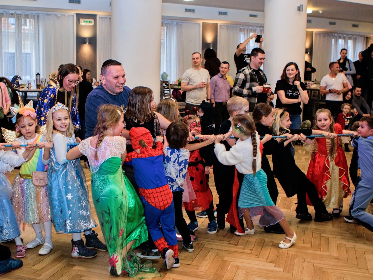 Hasičské maškarní odpoledne přineslo zábavu, hry i napínavý souboj