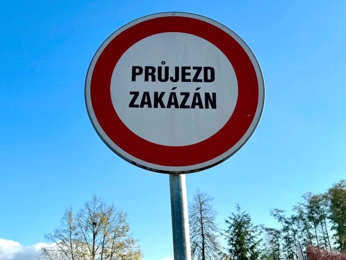 Upozornění na uzavření průchodu v budově ZAF velosport na ulici Hlavní