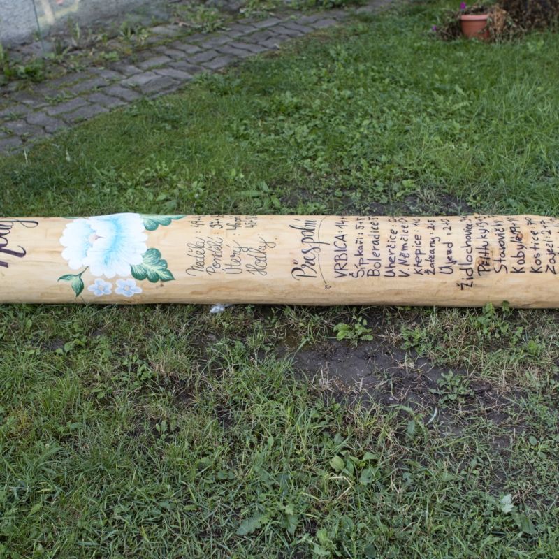 Mája šla k zemi. Na jejím místě bude pódium
