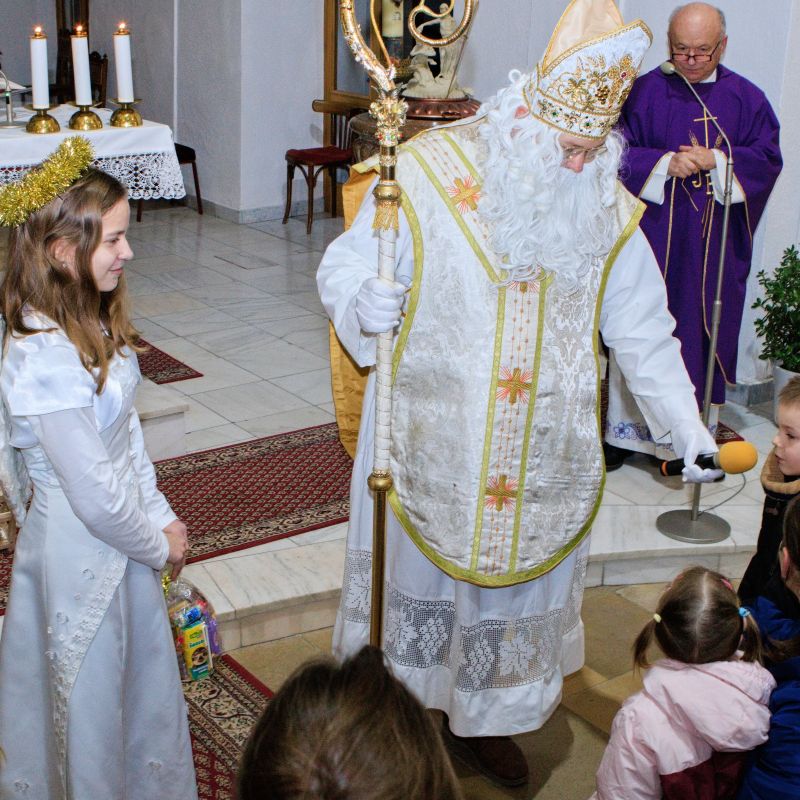 Mikuláš přinesl dárky dětem do kostela
