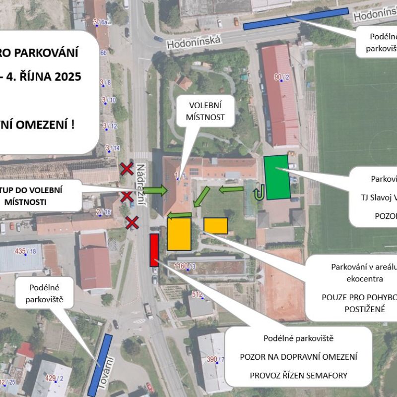 Parkování u Ekocentra Trkmanka v době konání voleb