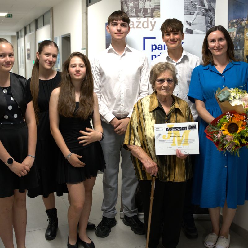 Terciáni z Gymnázia Velké Pavlovice zachytili životní příběh paní Květoslavy Pozdílkové